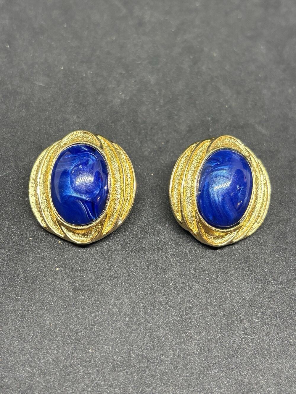 Vintage Trifari Gold Tone Blue Faux Lapis Cabochon Clip Earrings Brushed Swirl